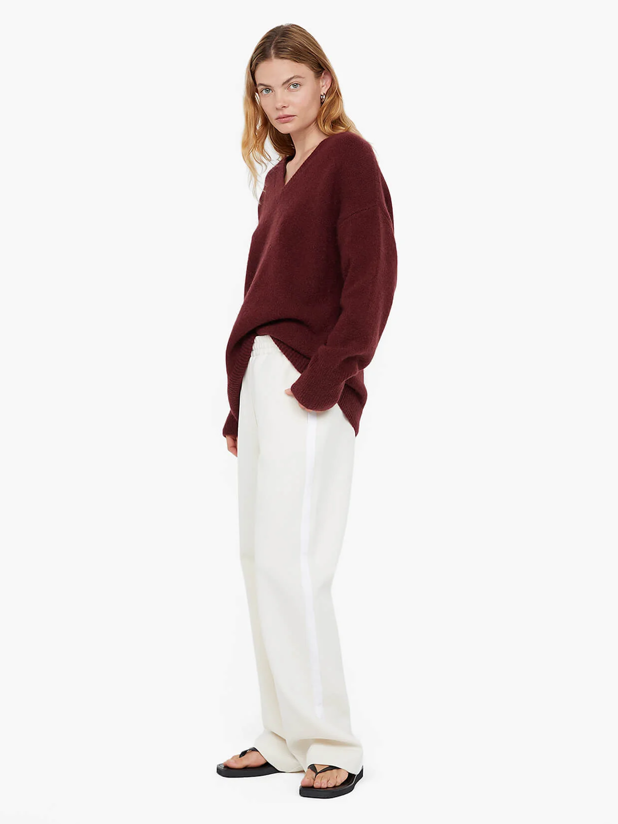 CAMPBELL V NECK JUMPER - PLUM - Image 2