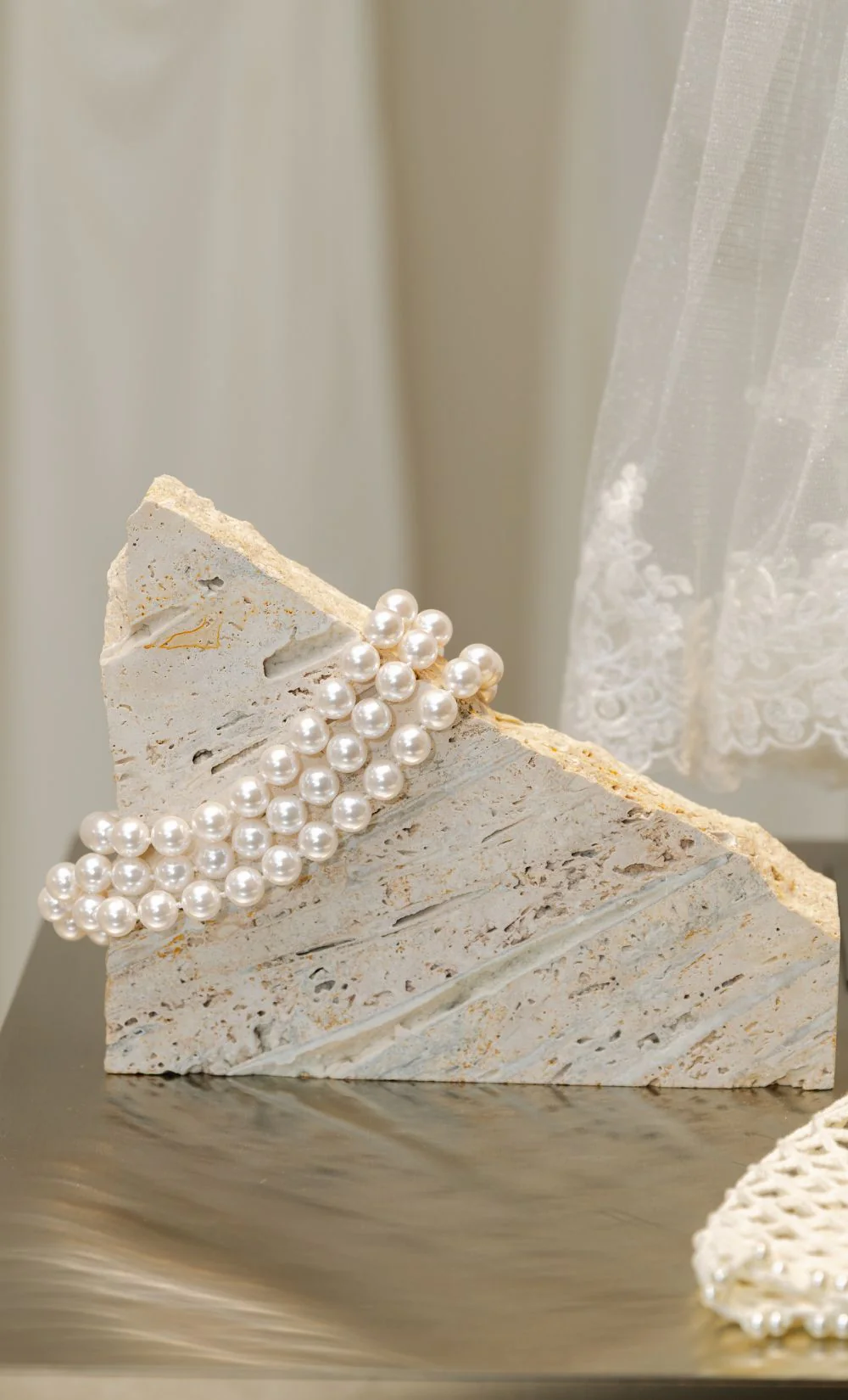 EVELYN NECKLACE - WHITE PEARL - Image 3